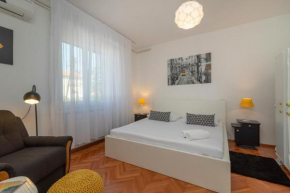 Гостиница Apartman Karmen  Трогир